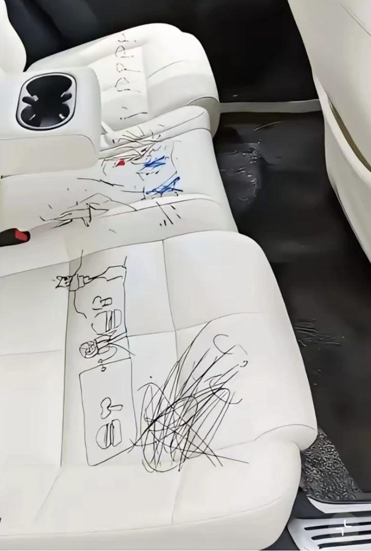 领导昨天借去接孩子，今天早上才发现后座这样子，我该怎么办啊？