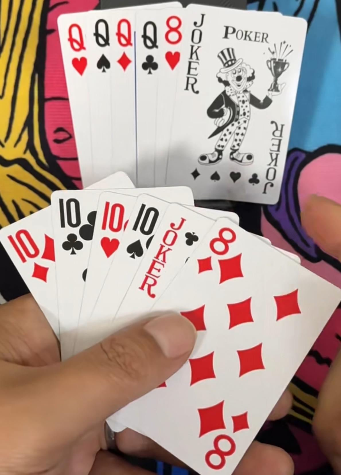 益智游戏，欢乐斗地主巧解残局。规则有连有带，最多3带1，也可以3不带。下面牌的先