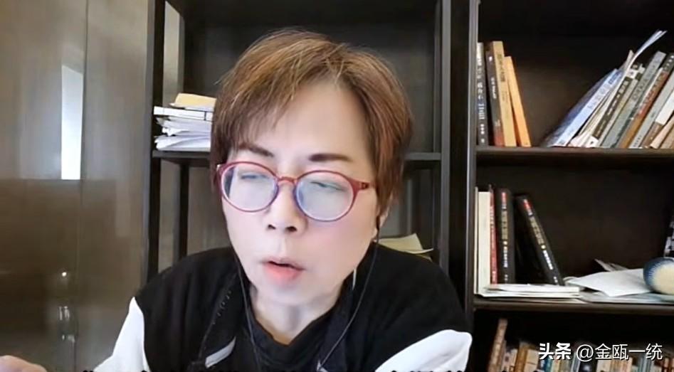 黄智贤斥馆长：你是殡仪馆馆长还是按摩馆馆长？

针对网友问“馆长出庭，他说被当局