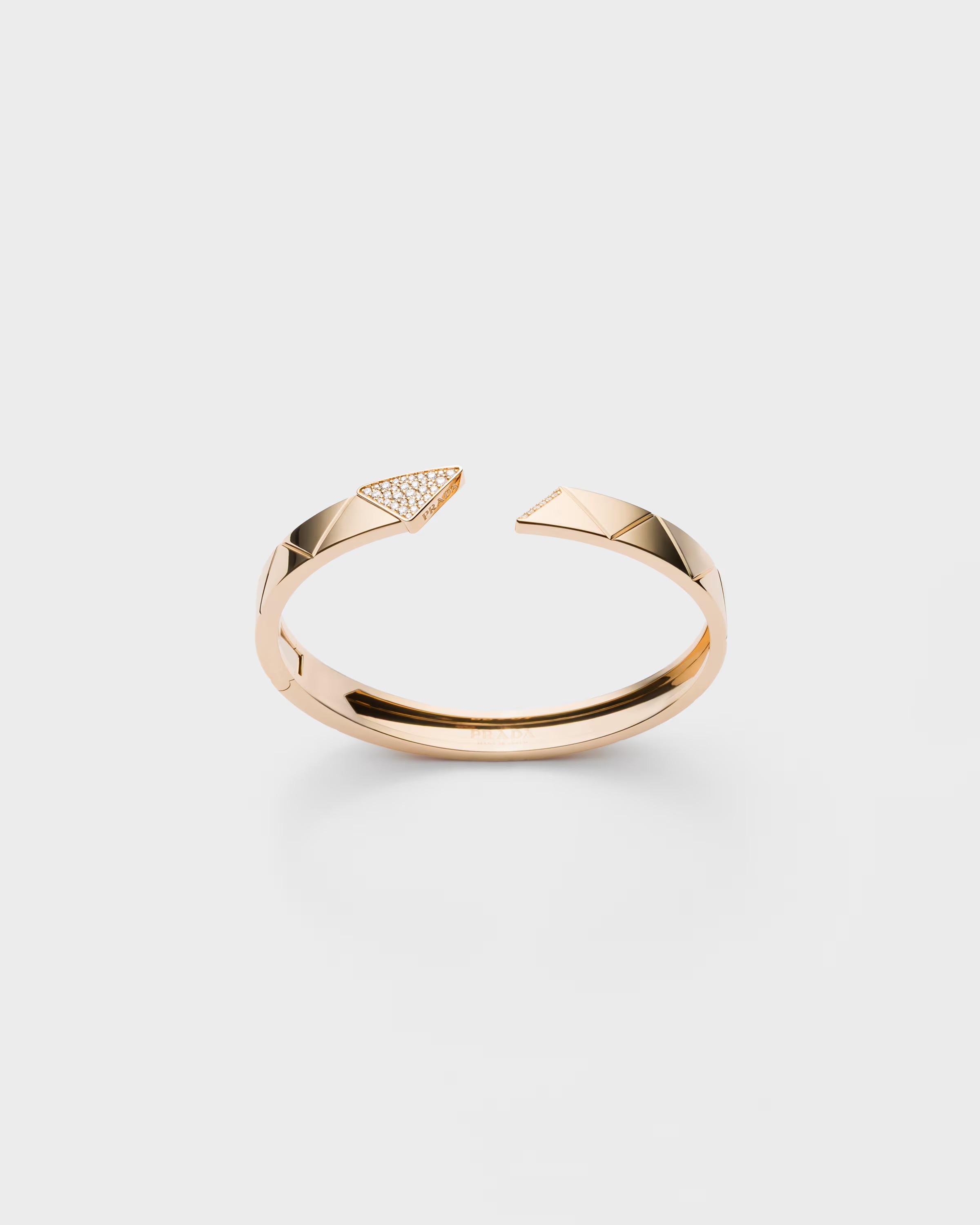 张泽禹｜Prada大秀 张泽禹亮相Prada 2026秋冬女装大秀，身着品牌20