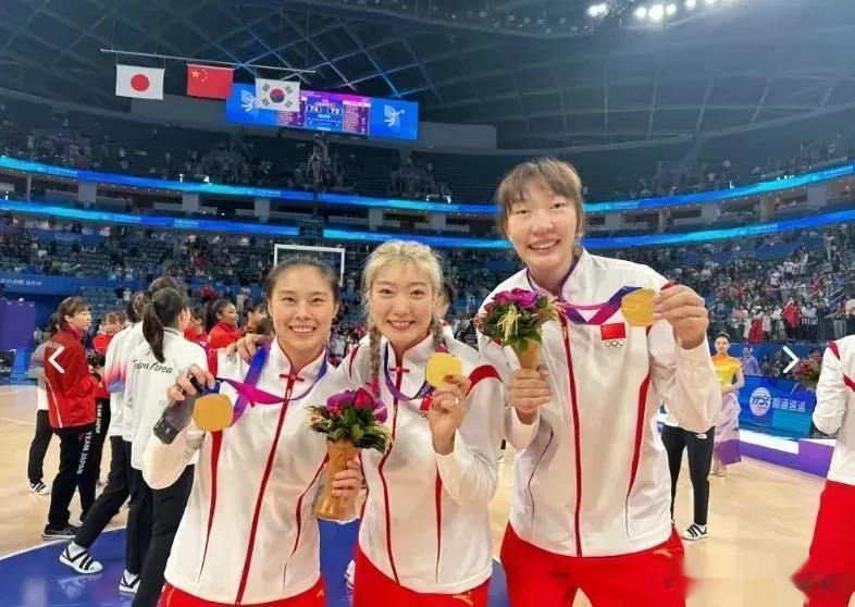 随着中国女篮亚运会卫冕夺冠，巴黎奥运中国女篮首发阵容已确定四席，仍有一位置竞争激