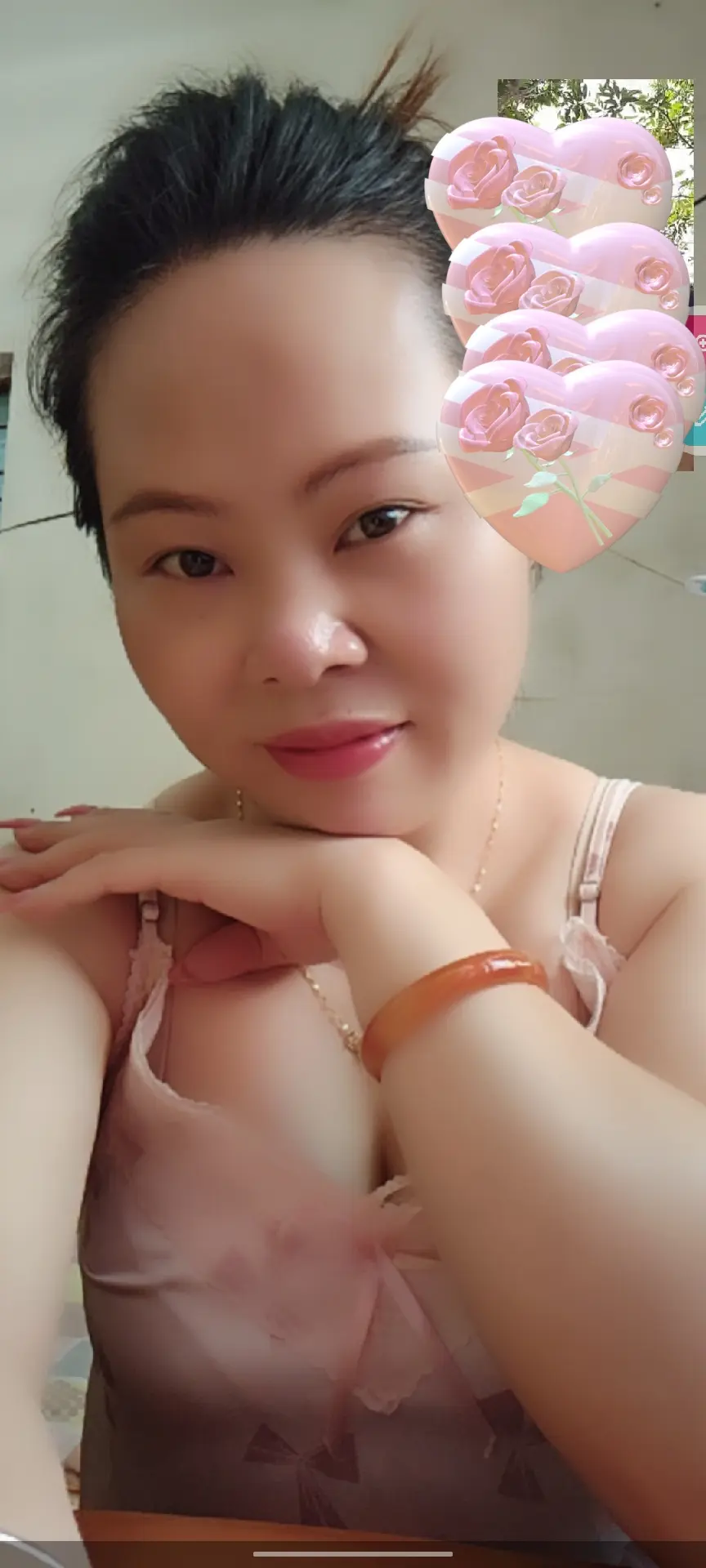 其实我们都在赌，一个哑巴正吃着黄连，一个默默冷着战，一个在赌天意，一个...