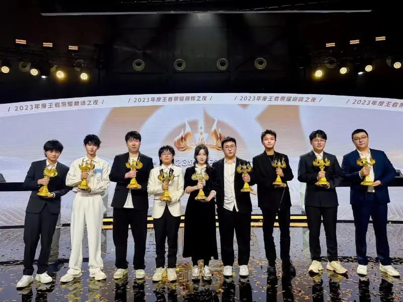 AG超玩会经理赵腾发文：24年还有更多的高峰要去攀登！
这是实话。毕竟世冠夺冠，