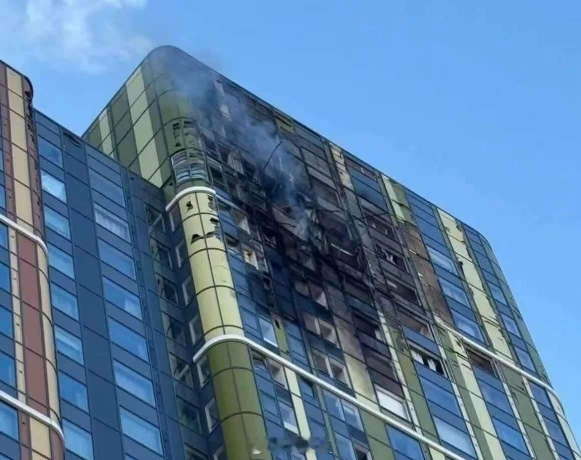 乌克兰无人机第一次命中俄罗斯叶卡捷琳堡，战火终于烧到俄罗斯腹地！这是历史性的一刻