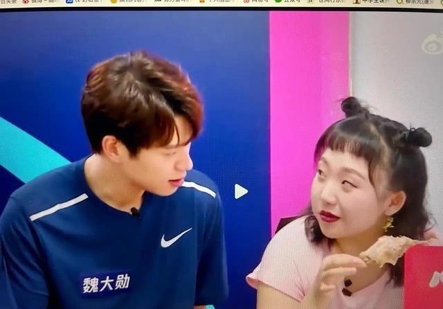 魏大勋曾在节目上，问辣目洋子：你为什么叫辣目洋子啊？
说起辣目洋子这个名字，很多