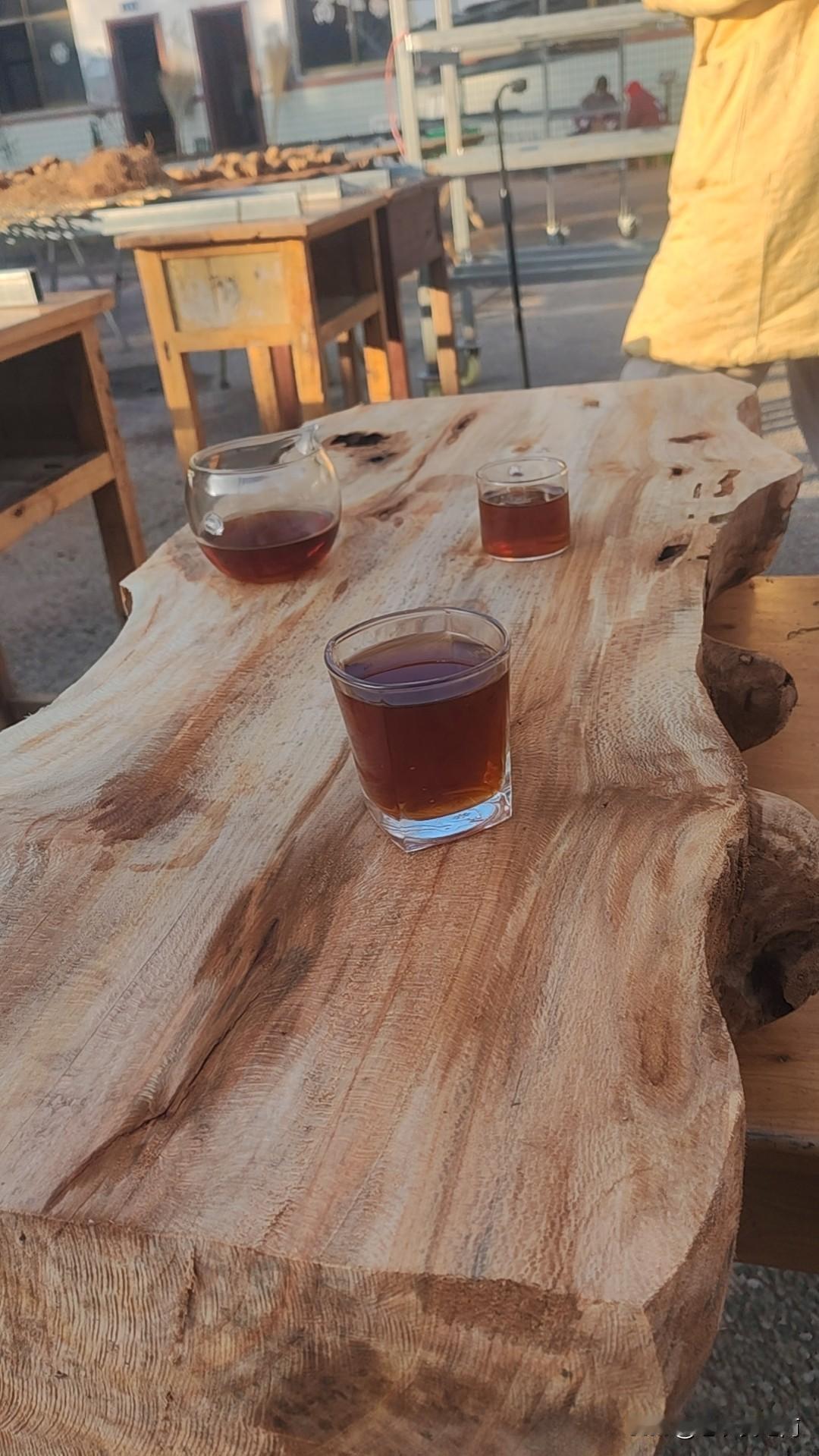 九蒸九晒黄精注意事项，第一，一定要五年以上的老黄精，第二尽量找山里的仿野生黄精，