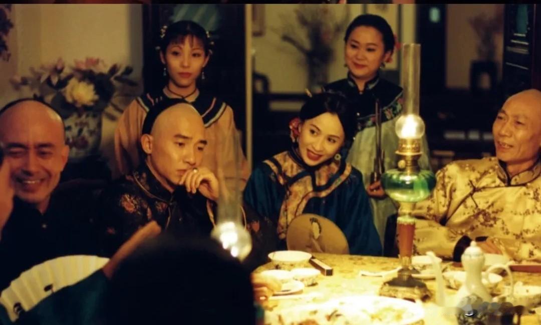 袁珊宝是杜月笙少年结拜挚友，两人在十六铺水果店一同吃苦打拼，生卒1887—195