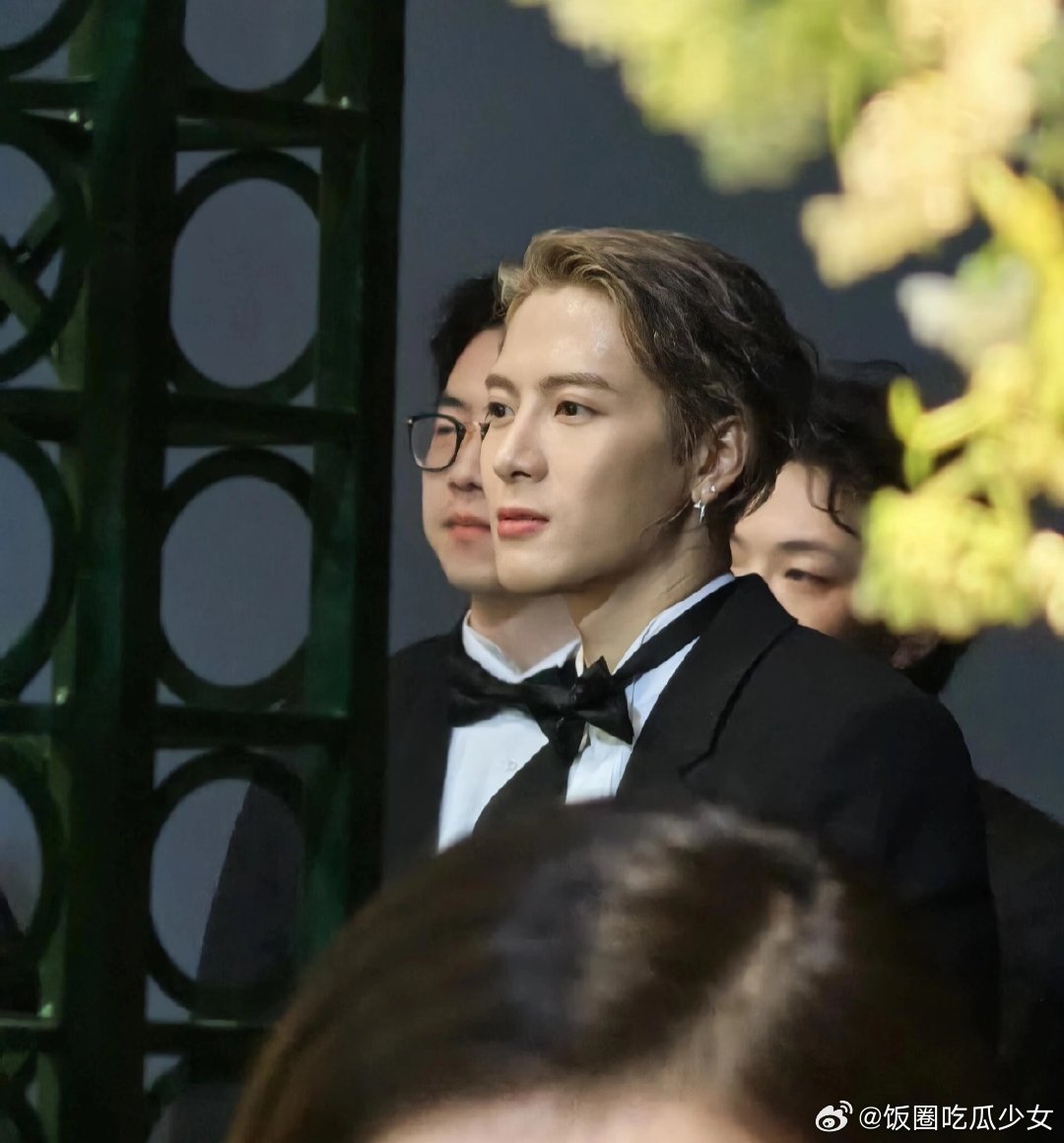 奚梦瑶何猷君婚礼伴郎是王嘉尔王嘉尔是奚梦瑶何猷君婚礼伴郎王嘉尔是何猷君伴郎何猷君