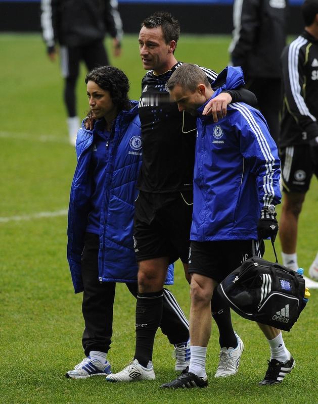 切尔西队的战术调整，就像一场充满悬念的棋局。最近他们从传统的防守反击，转向更具攻