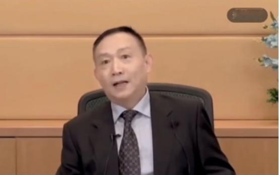 卢麒元不久前发文批评“十五五”中复活的华盛顿共识，指责一些人试图把水、电、网、数