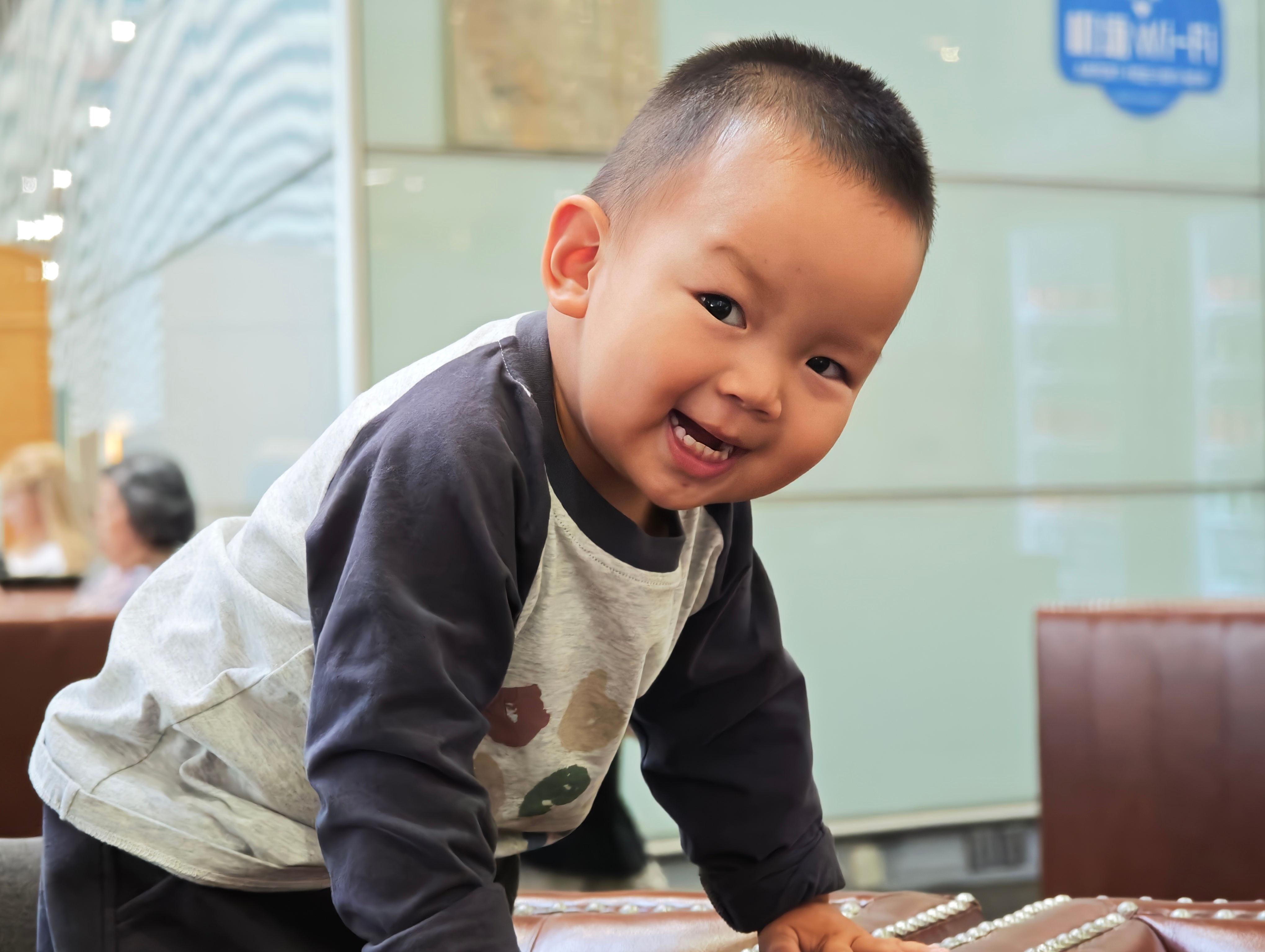国庆假期第3天挑战带娃去旅行今晚落地海口，明天带他去万宁其实对于小安安来说在村口