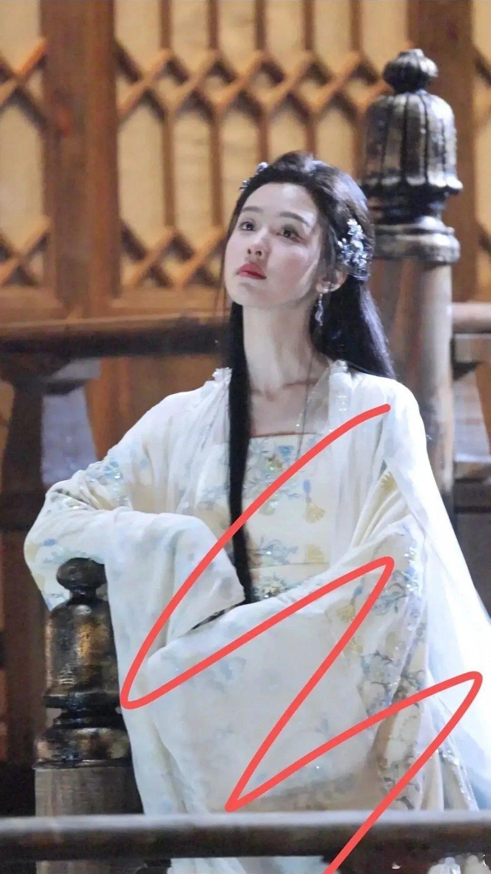 陈都灵《月鳞绮纪》新路透曝光。 