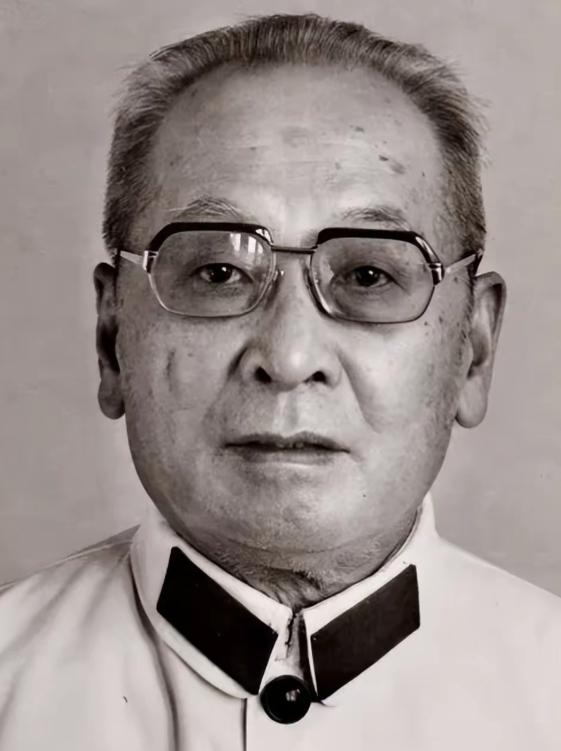 1990年代，有人请时任全国人大副委员长的叶飞参加商业剪彩，承诺剪彩后送价值5万