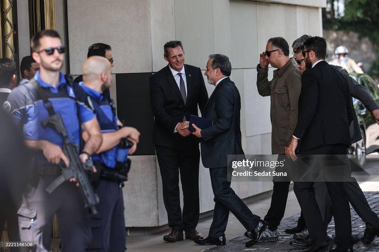 伊朗与美国恢复核谈判伊朗外长阿拉格齐抵达谈判会场伊朗