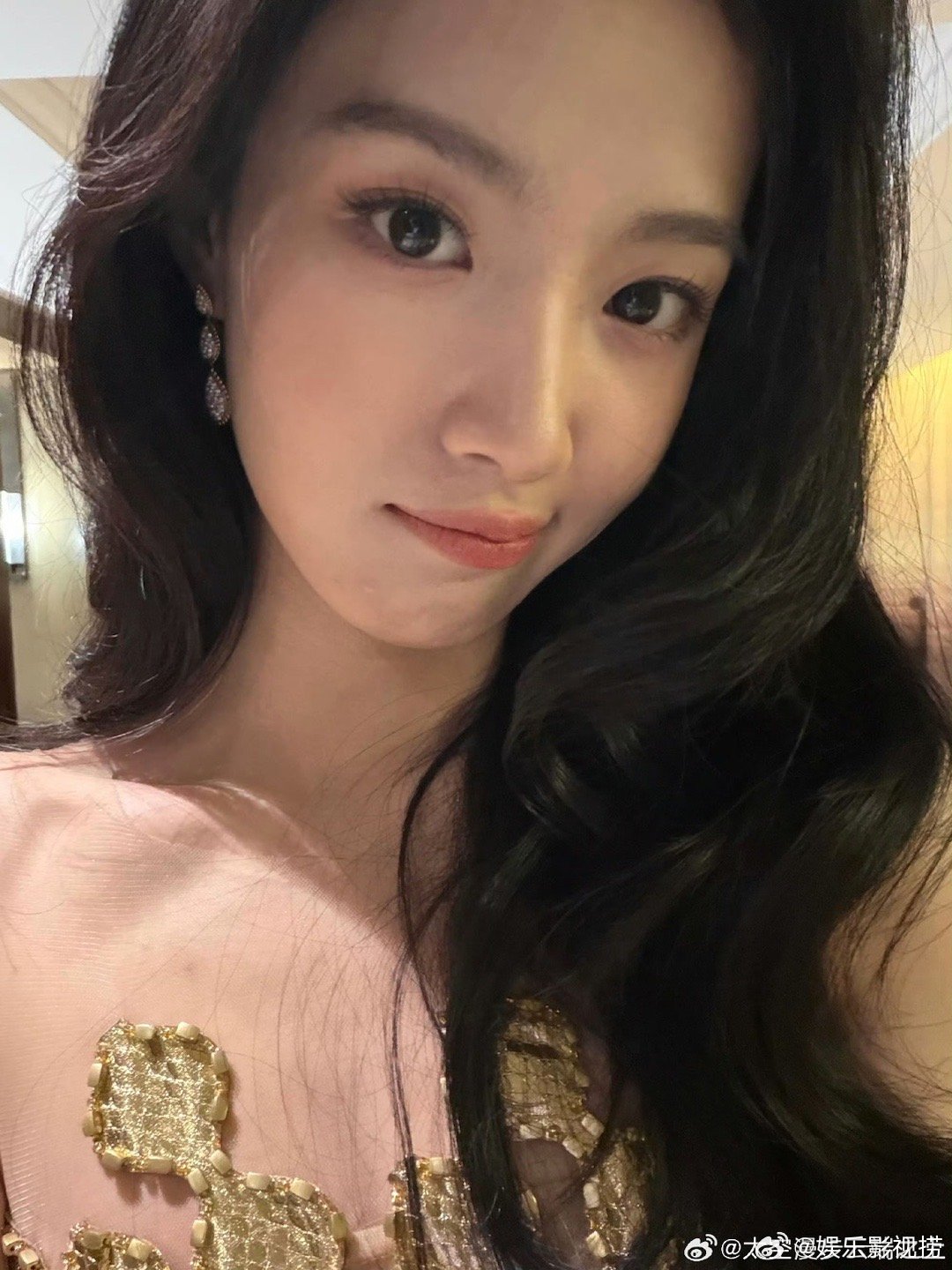 卢昱晓品质盛典宣传何不同舟渡 品质盛典上卢昱晓聊起《何不同舟渡》时很动情，说这是