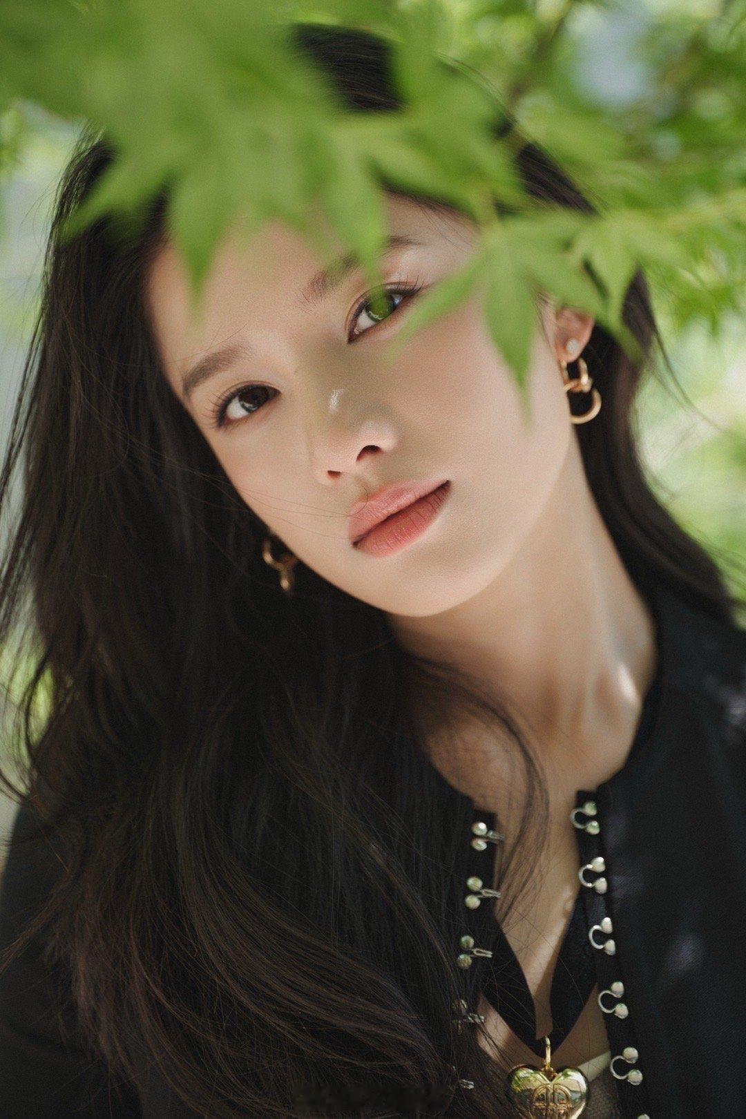 张婧仪怼脸拍太权威了 呜呜 好美好美 ​​​