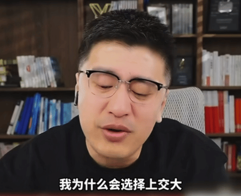 听到张雪峰去世的消息
我第一个想起的
竟然是他的女儿！

我感觉比那些明星还震撼