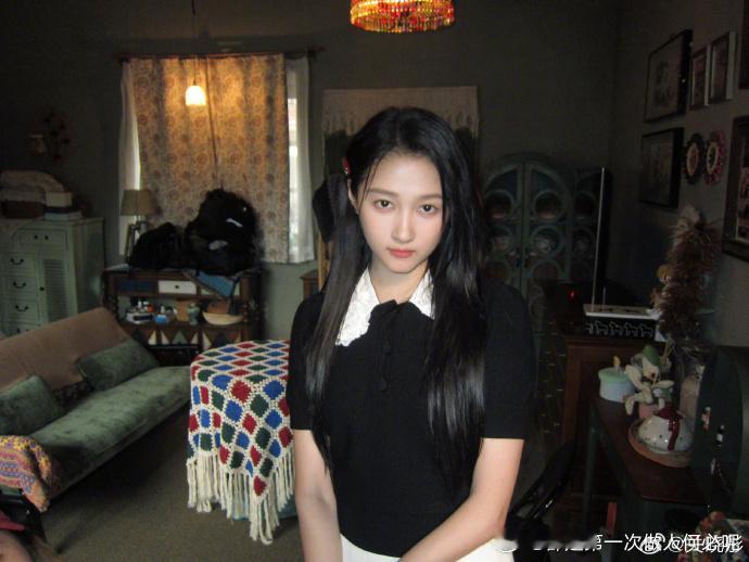 关晓彤晴也plog甜度超标！ 分享角色幕后点滴，关晓彤耀眼plog  片场花絮超