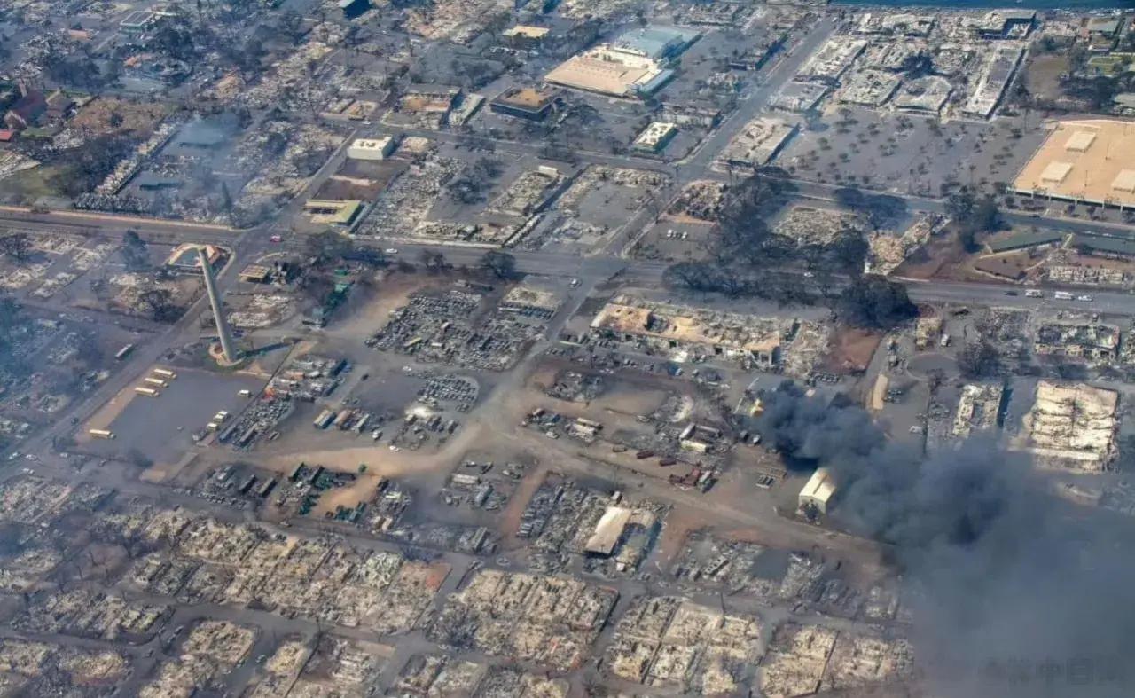 【来了来了】夏威夷州长乔什·格林宣布，他的政府正在考虑收购海滨度假小镇拉海纳的房