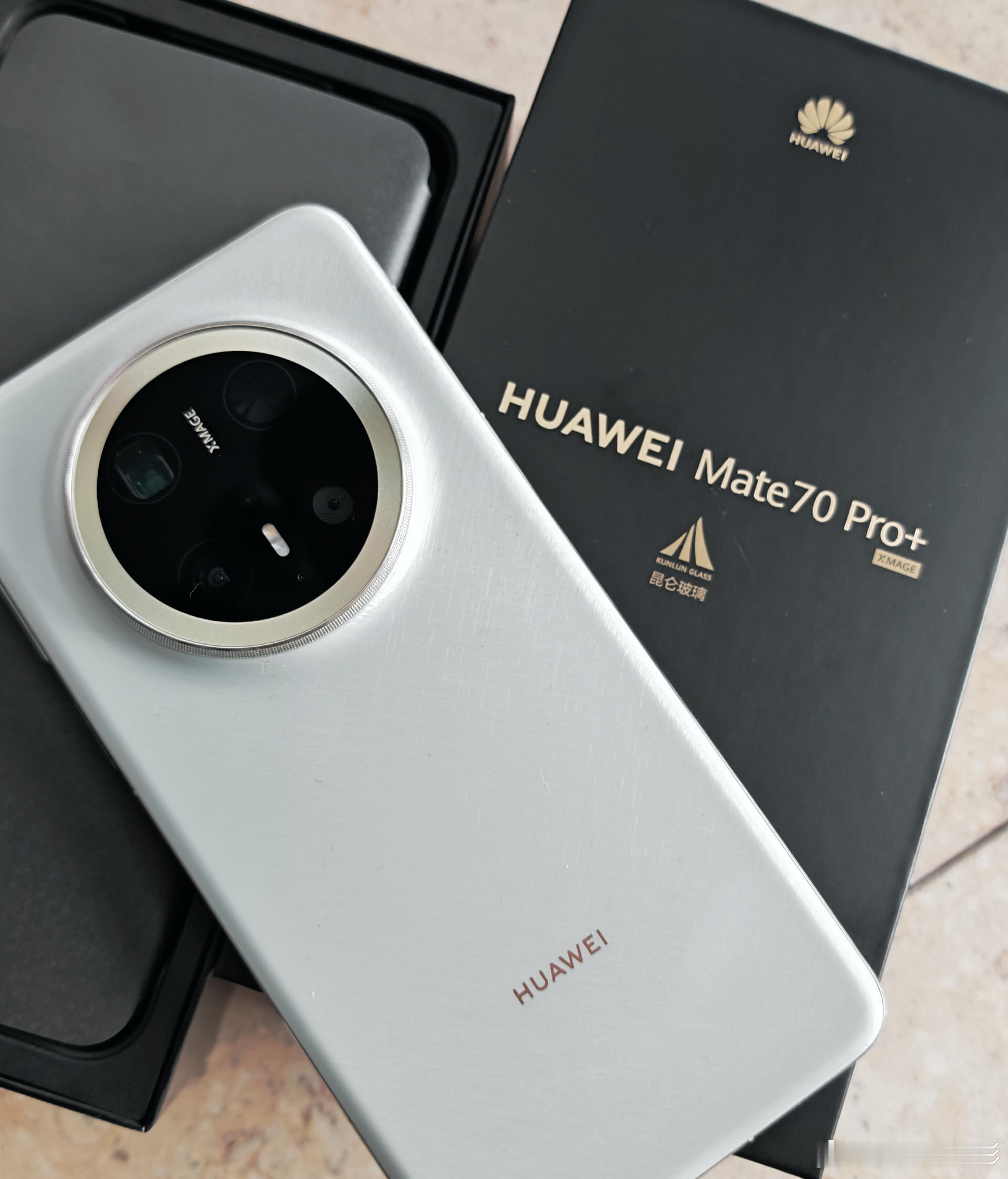 新年礼物，飞天青到手了，期待后面的出片。 