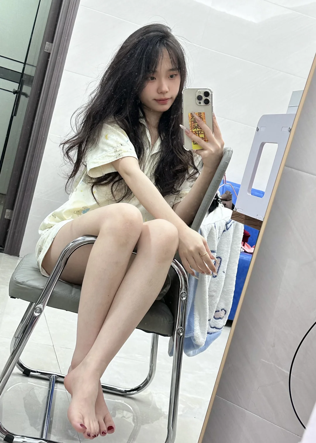 注意看 这个女人叫小美