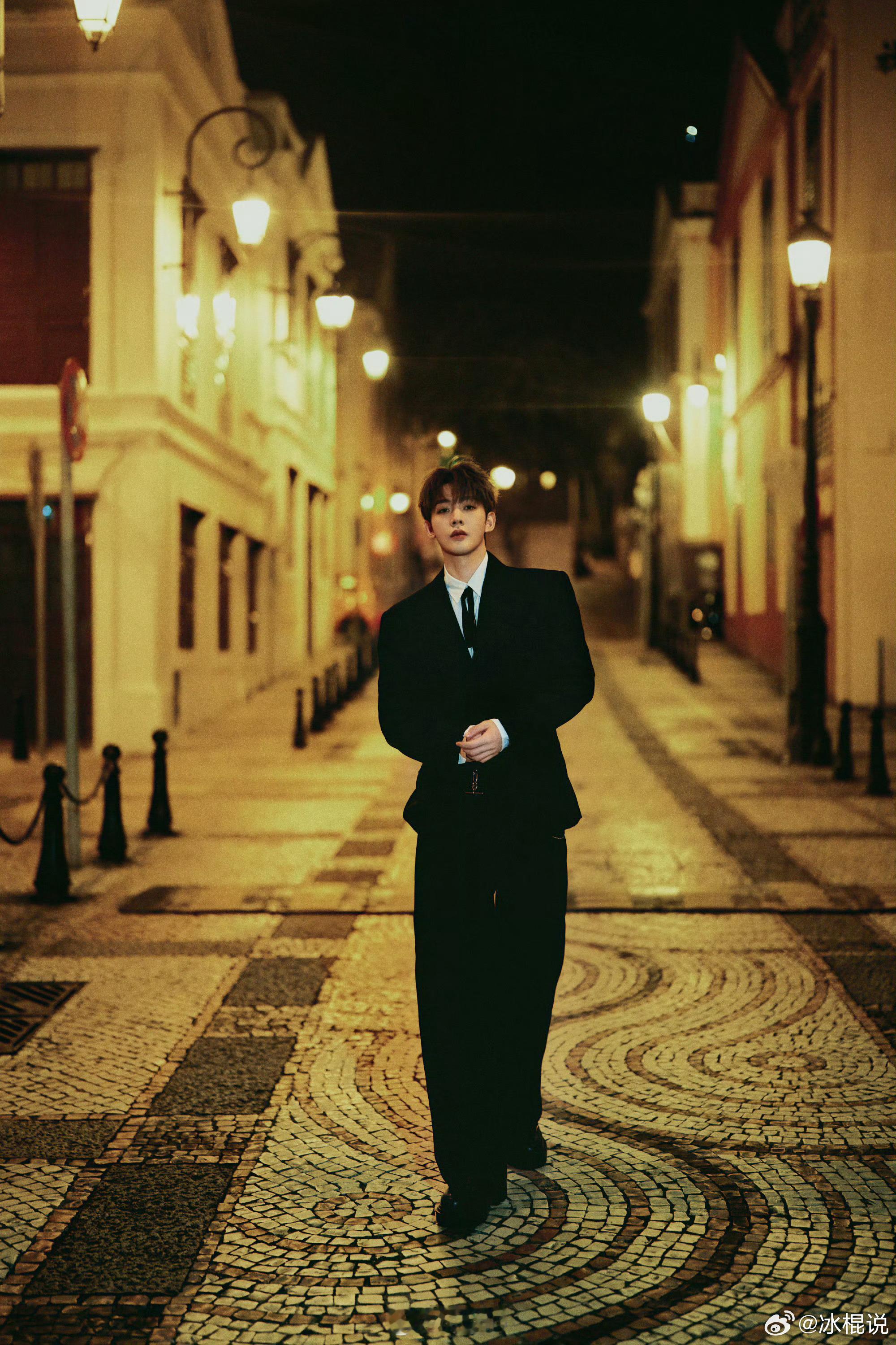 尖叫之夜男明星造型出图爱奇艺尖叫之夜的男明星红毯生图已经曝光。从材料中可以看到，