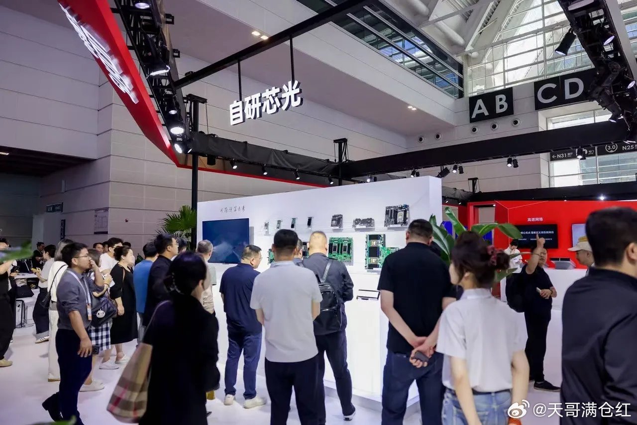 逛展见闻｜智博会AI气息拉满，本土企业硬核实力出圈探访2026智博会，本届展会聚