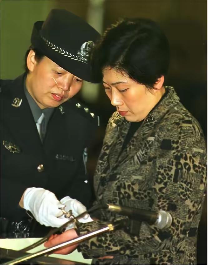 2001年，湖南“女老虎”蒋艳萍被判死刑之后，她还在想尽办法逃脱牢狱之灾，在就她