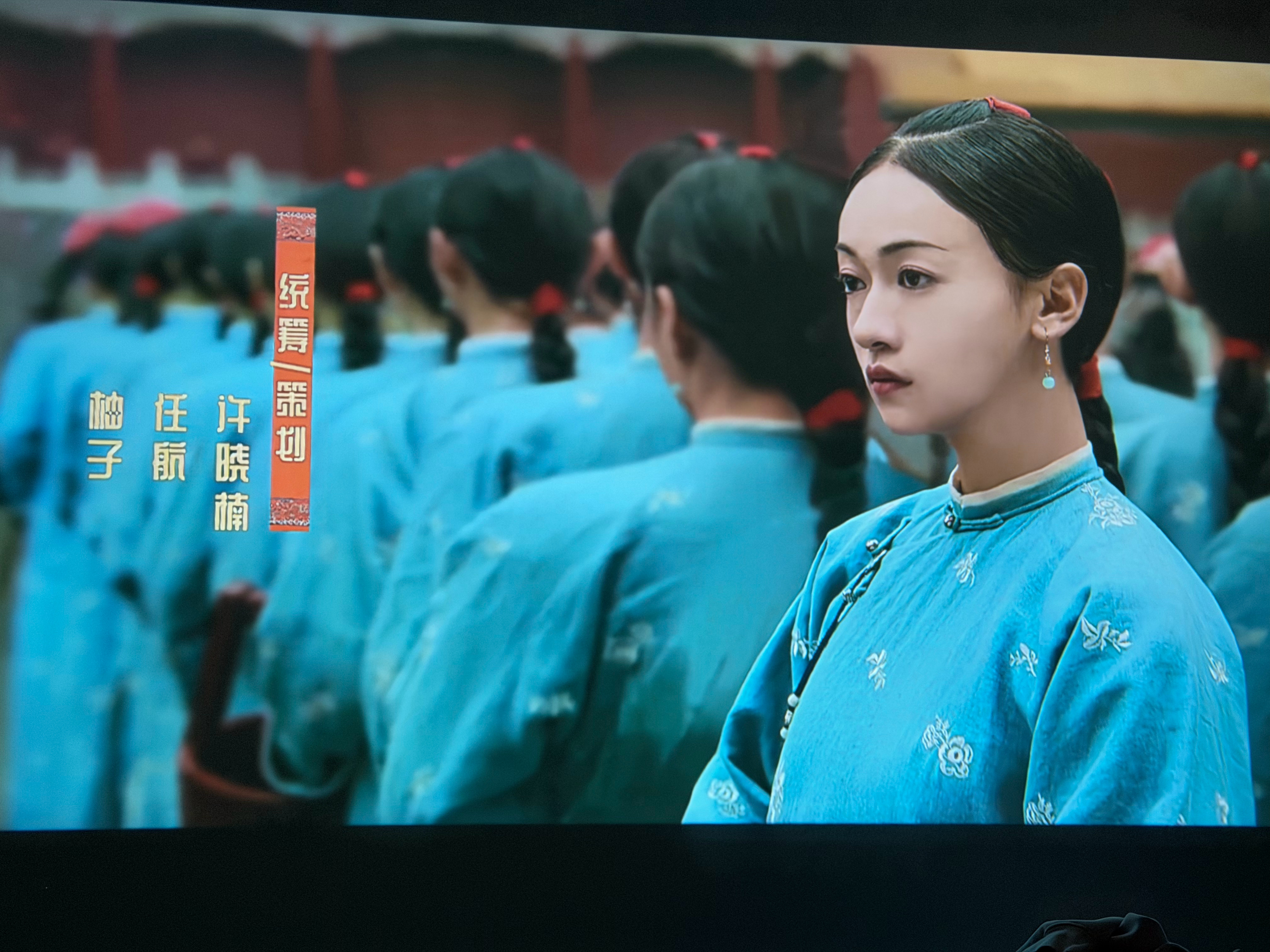 丽姐把投影仪搞定了这下可以在卧室看延禧攻略了好幸福呀！！！ 