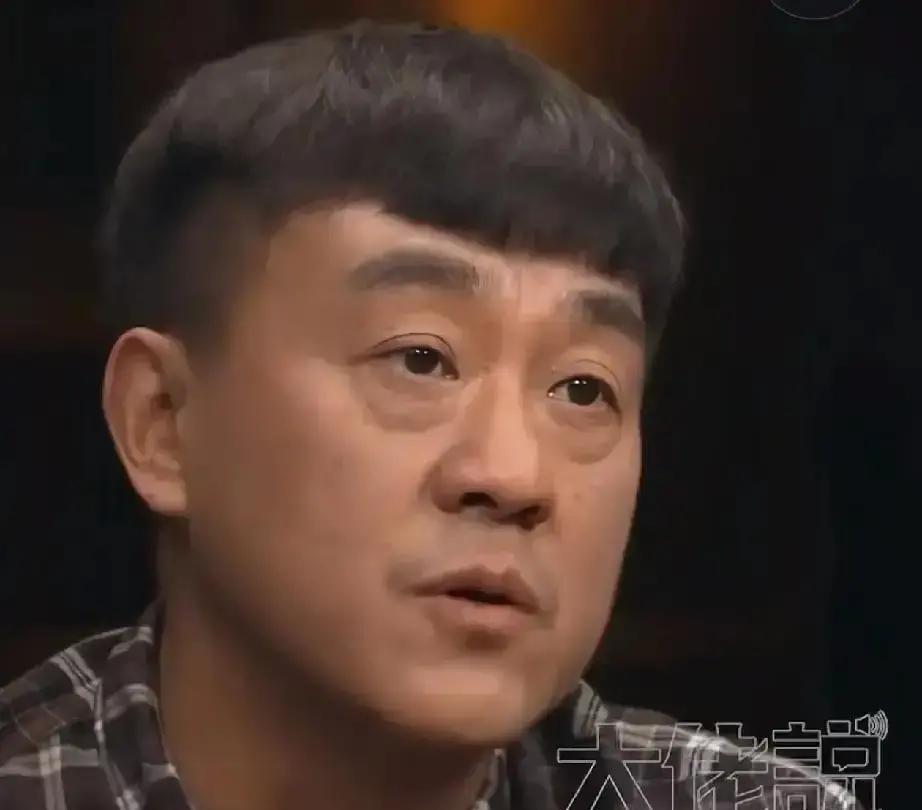 当全国观众抢破头买《鸟人》巡演票，何冰在合同页签下“2025年退休，不返聘、不带