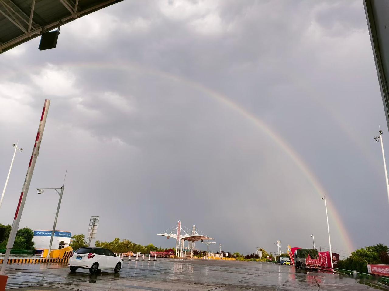 风雨彩虹，五彩斑斓