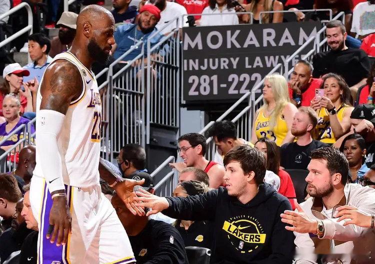 NBA  詹姆斯自责8次失误不可接受！东契奇承诺蒂耶罗：帮他交技犯罚款北京时间4