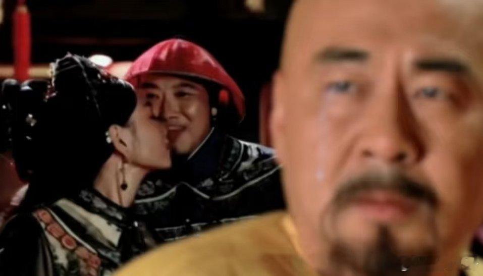 甄嬛传：直到太后与隆科多的那点事被皇帝撞见，甄嬛才知为何端妃如此恨华妃皇后，却从