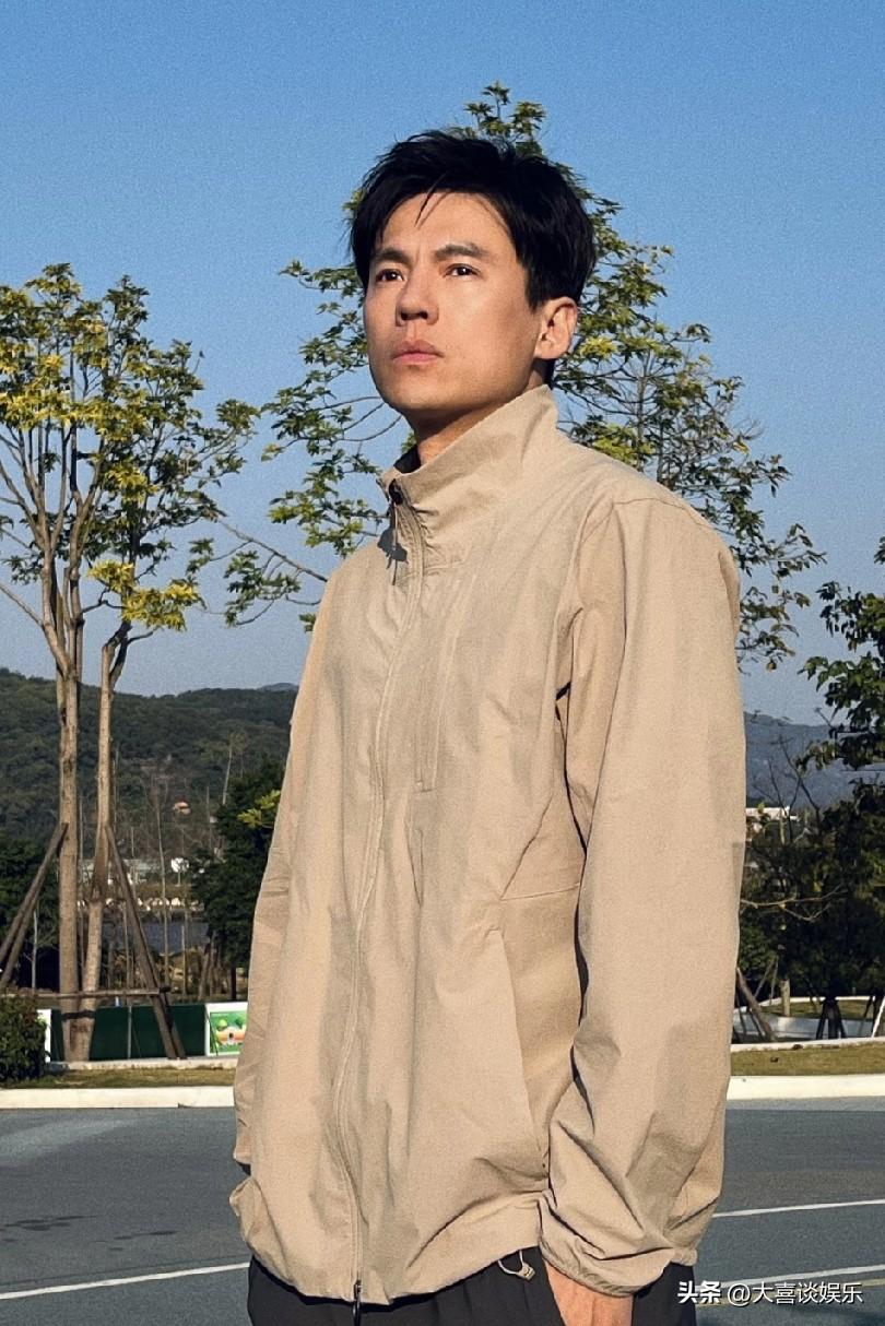 宋宁峰出轨这事，有几点很炸裂：

1、出轨Q女士，还带着女儿当挡箭牌。

2、给