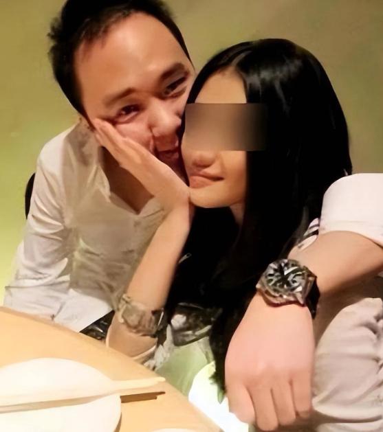 台湾富二代，下药性侵偷拍32名女星！主角正是台湾鼎鼎大名的李宗瑞。

问起李宗瑞