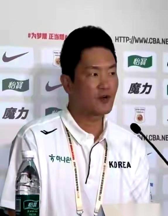 人家韩国队主教练，赛后轻描淡写一句：我们也就合练了不到一个礼拜。
就这一句话，比
