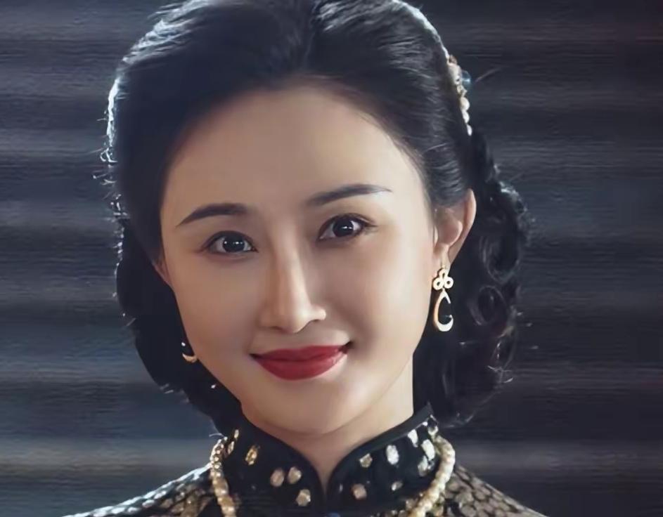 追剧《灼灼韶华》，觉得剧中众多女人中，最漂亮最迷人的是夏元的夫人。
      