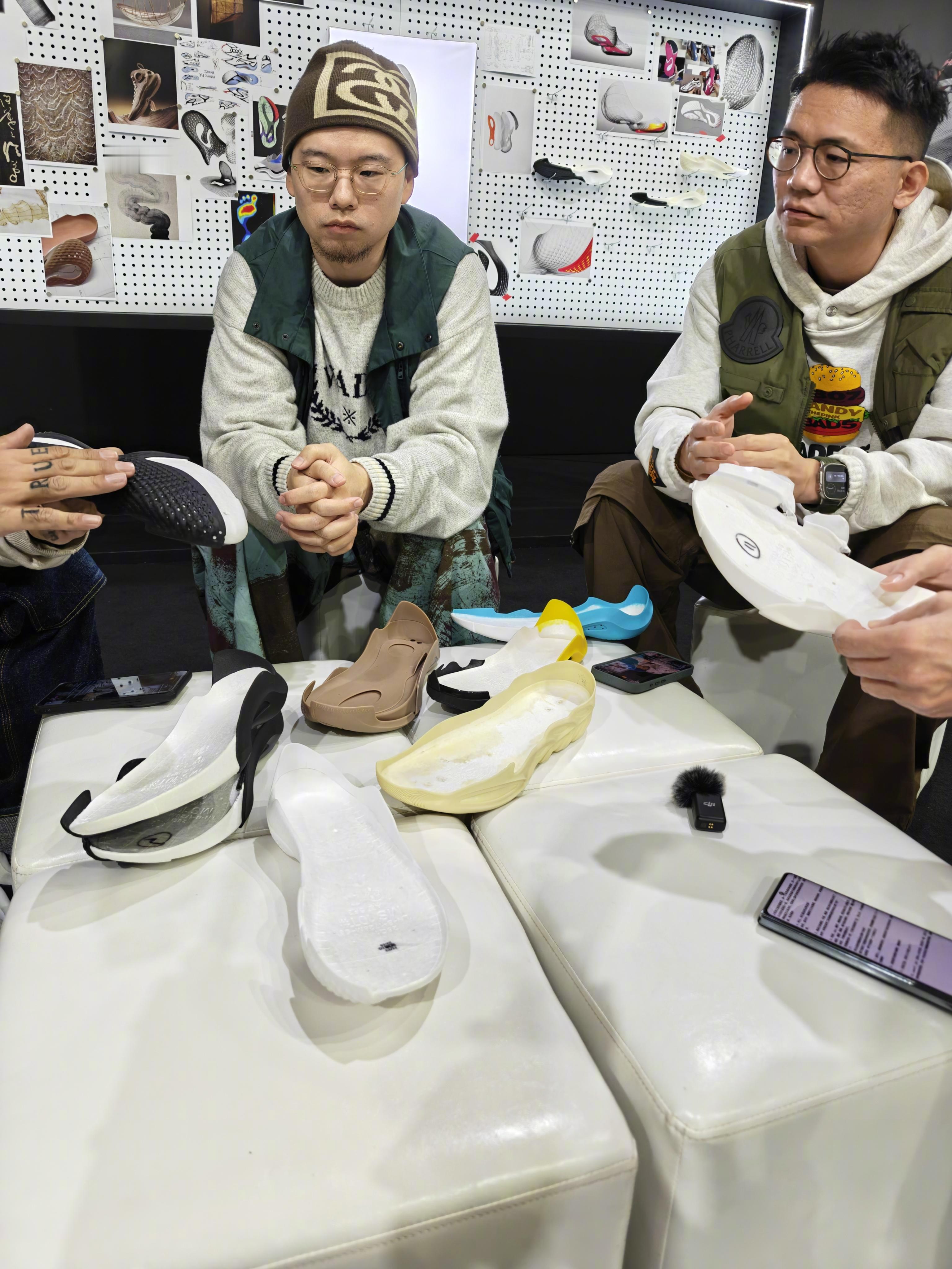 直播开始啦，每十分钟抽送一双鞋，记得去dy捧场