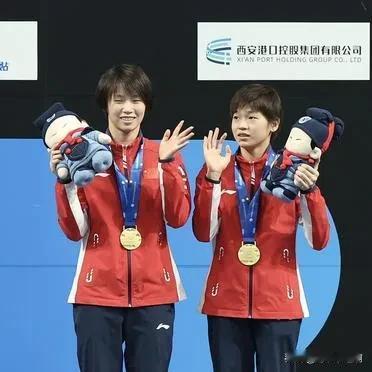 恭喜全红婵多哈世锦赛夺冠，陈芋汐亚军，英国选手斯潘多里尼季军。
全红婵实现奥运会