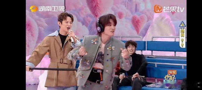 丁程鑫 丁程鑫身上的绳子是杨迪的保护绳 你好星期六 绳子：我的任务就是拉住小丁，