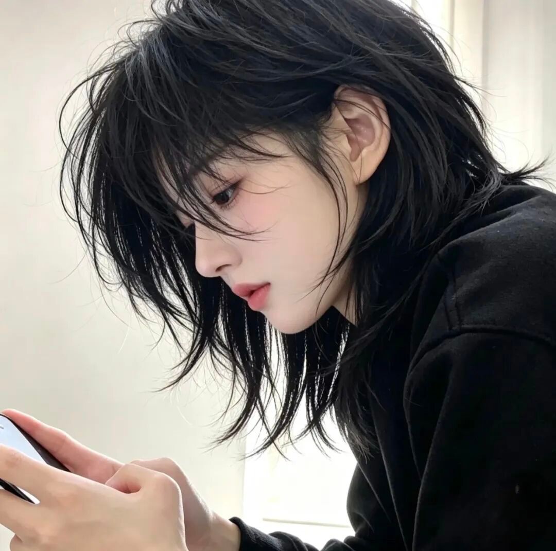 𝑾𝒆𝑪𝒉𝒂𝒕｜简约女头｜高级感头像｜万能款｜适配强｜无水印 