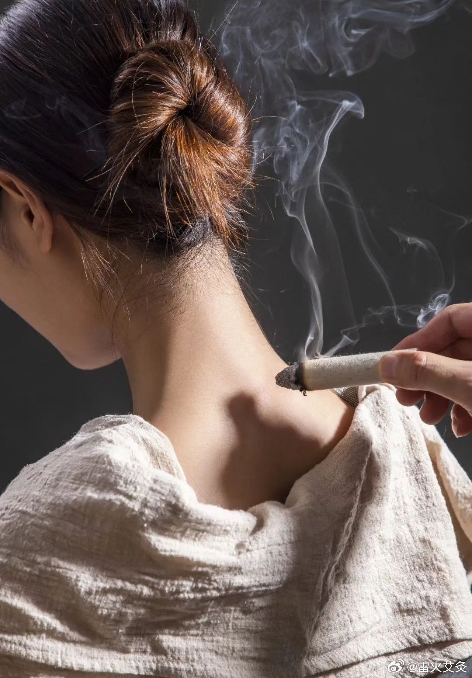 艾灸组穴，上下搭配，效用神奇 1、百会——涌泉：主治神经系统疾病，如厥逆，卒中，