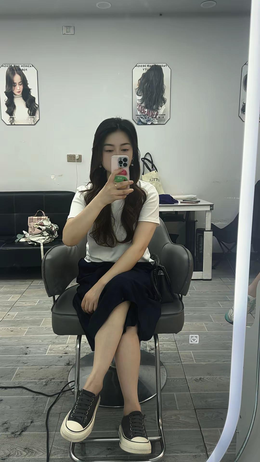 剪个短发在染个发，叛逆一下！