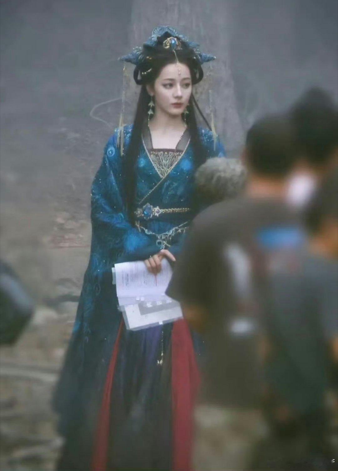 #迪丽热巴慕胥辞路透#迪丽热巴新剧路透，这款造型很好看呀。 ​​​