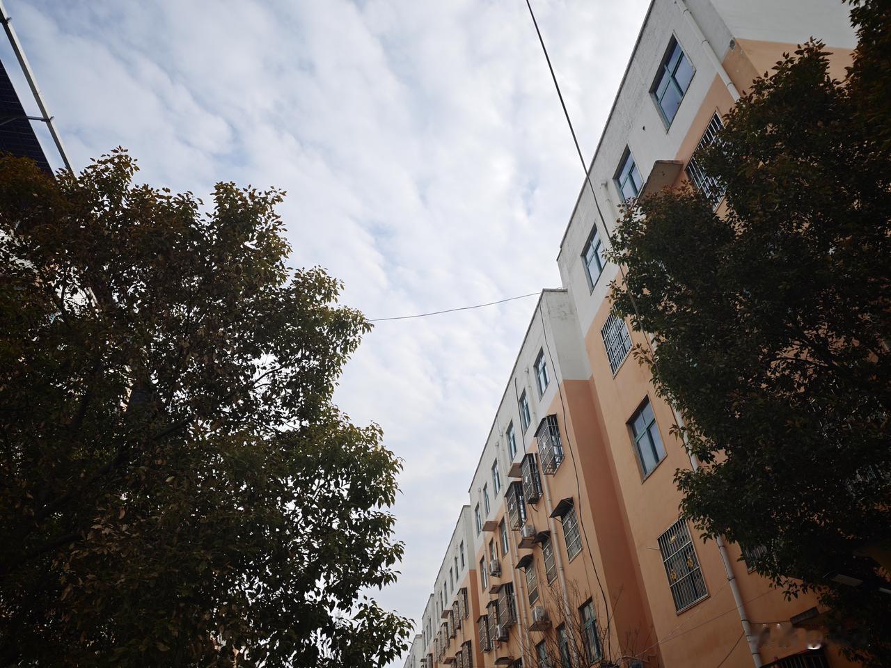 没健康，赚再多钱也没命花，天天吃药打针、躺床上受罪，山珍海味吃不下，哪儿也去不了