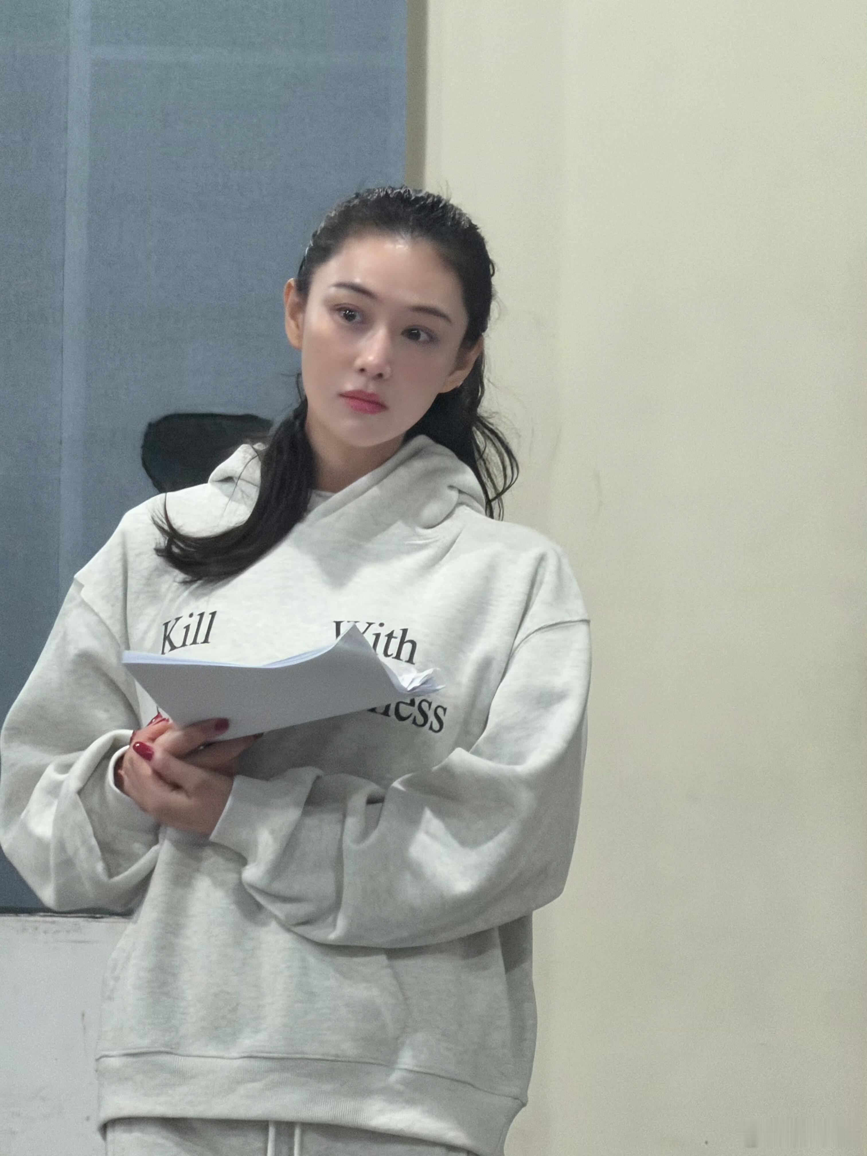 感觉张馨予的美貌被低估了 每次盘点大美女都没带她…… 