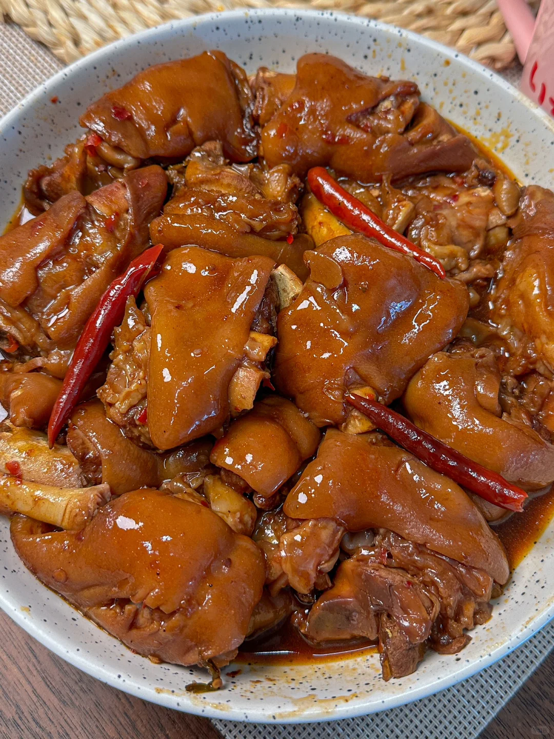 额滴神啊！！咱就是说这猪蹄巨巨巨好吃啊！！