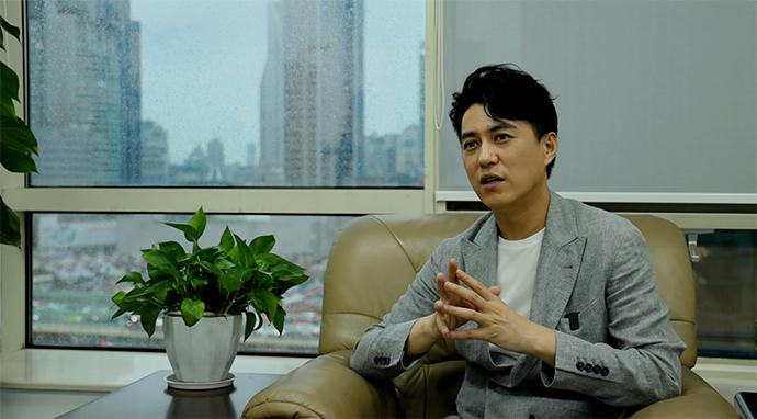 不说硬话，不做软事，态度该和气就和气，做事该硬气就硬气，纵然和善也无人敢欺。
