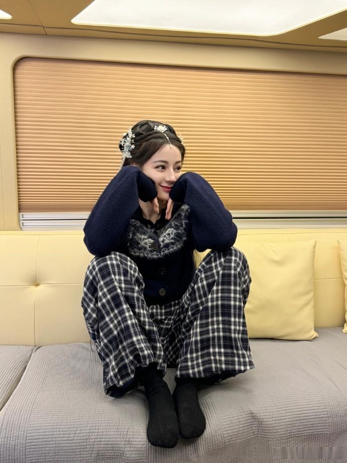迪丽热巴美梦版VS托脸版  收获迪丽热巴今日份碎片 美梦版的迪丽热巴，宛如梦幻中