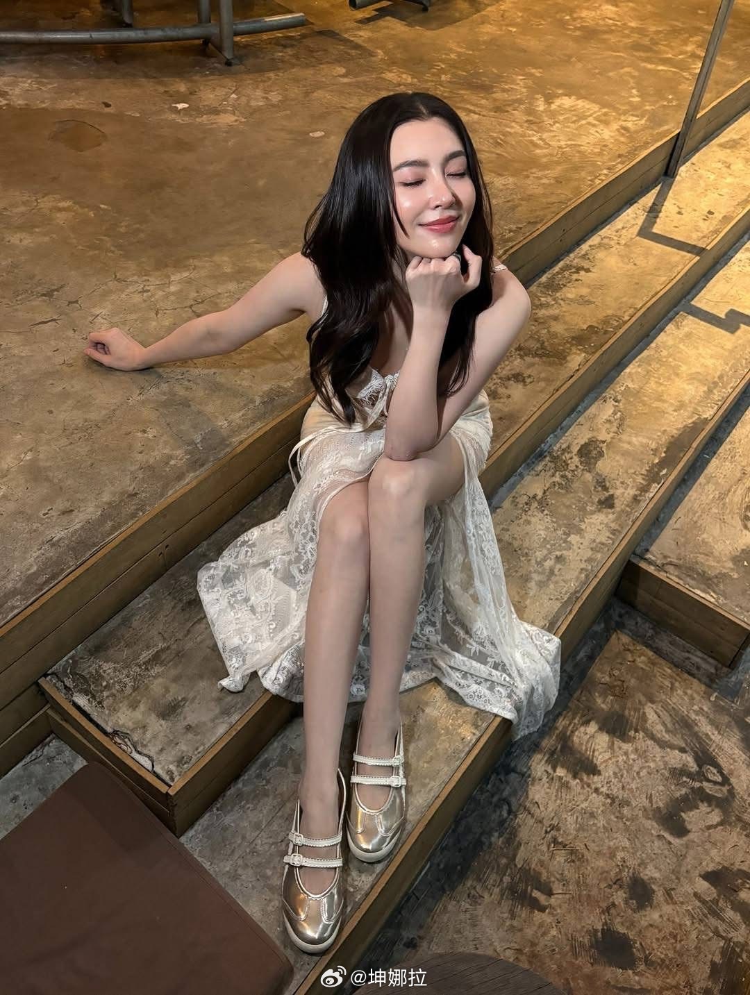 一直以为贝拉是大骨架美女，直到看到这腿……❓这线条、这紧致度，是真的吗 
